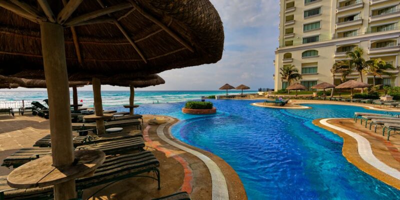 Hotel piscine tropical luxe
